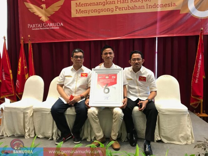 
					Ketua DPD Partai Garuda Provinsi Lampung bersama Ketum dan Sekjen.