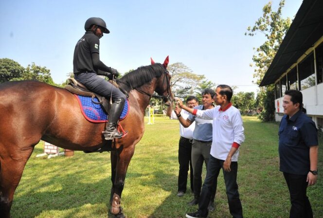 
					Jokowi tinjau latihan atlet berkuda Asian Games