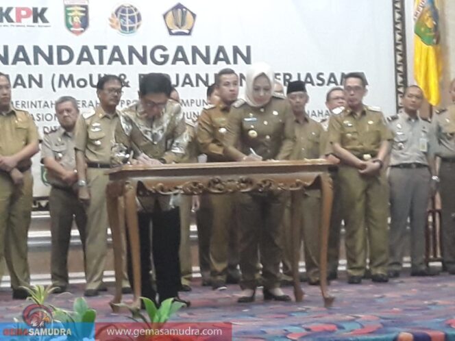 
					15 Kabupaten/Kota Se-Provinsi Lampung Hj. Winarti SE MH, Menghadiri Penandatangan MoU & Perjanjian Kerjasama
