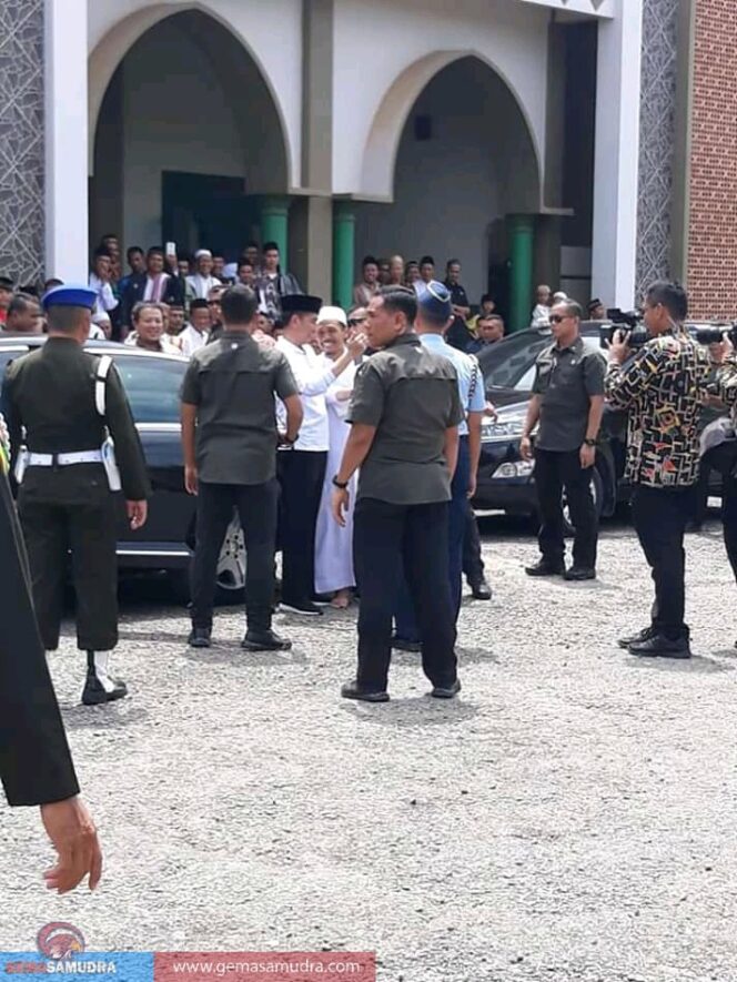 
					Masyarakat Mesuji Antusias Sambut Kedatangan Presiden Jokowi