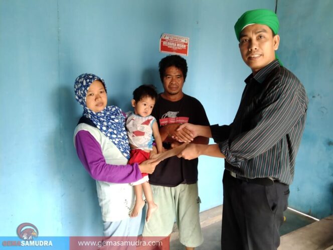 
					Peduli Kasih, Owner WPR Memberikan Bantuan Kepada Anak Yang Tertimpa Musibah Didesa Purwa Jaya