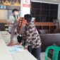 Personel Satlantas Polres Tulang Bawang sosialisasi ZI kepada warga di Kantor Samsat Tiuh Tohou Menggala