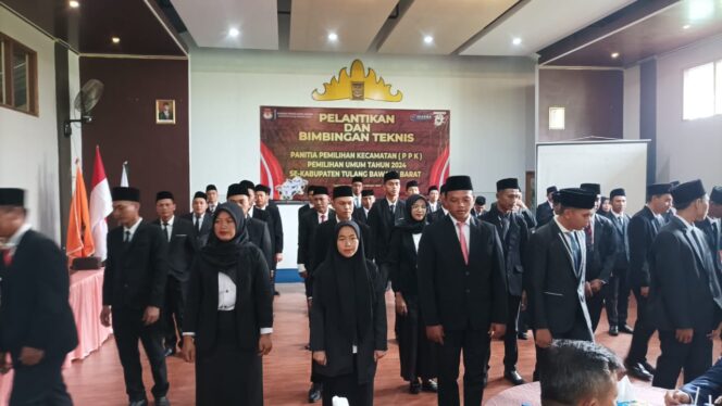 
45 Ketua/Anggota PPK (Panitia Pemilihan Kecamatan) se- Tubaba di Lantik