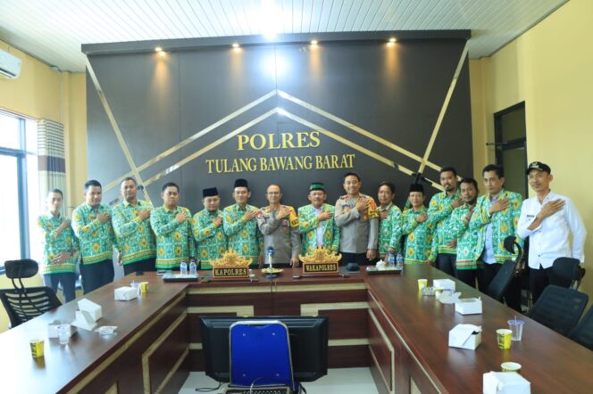 
Kapolres Tubaba Terima Audiensi Pengurus DPC Apdesi Tulang Bawang Barat, ini Arahannya