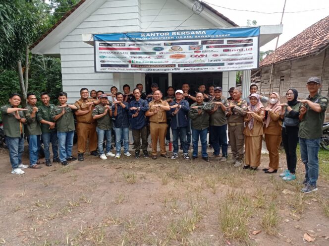 
Sekretaris Diskominfo Aidil Adrian  Memimpin Tim Verifikasi Faktual ke Kantor IWO Tubaba