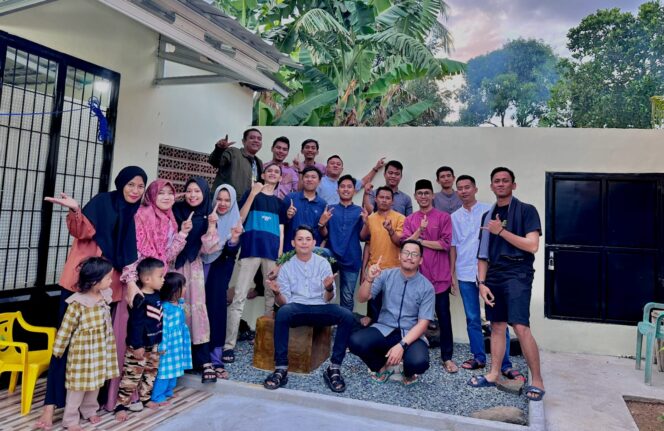 
Alumni SMPN 1 Menggala Tahun 2009 Gelar Bukber, Berbagi Takjil, Serta Berikan Bantuan Kepada Anak Penderita Jantung Bocor dan Tersumbat