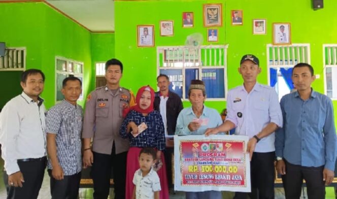 
Tiyuh Lesung Bhakti jaya Salurkan Bantuan Langsung Tunai DD Kepada 22 KPM