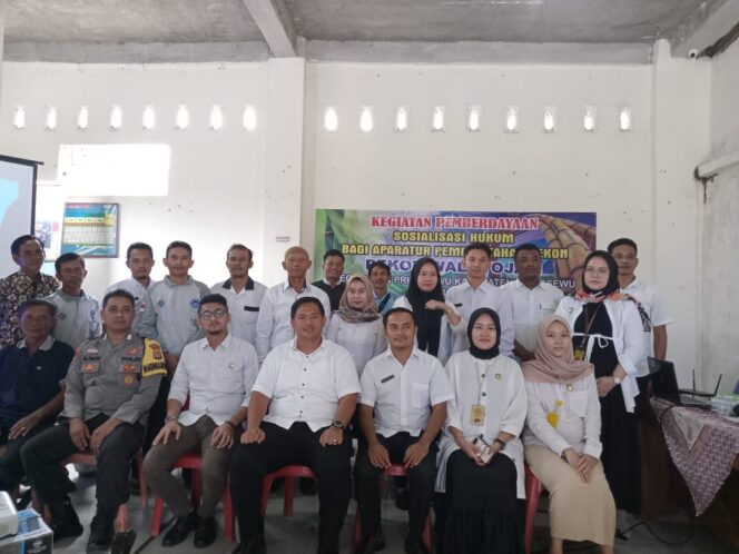 
Pemerintahan Pekon Waluyojati Gelar Pemberdayaan Sosialisasi Hukum untuk Aparaturnya