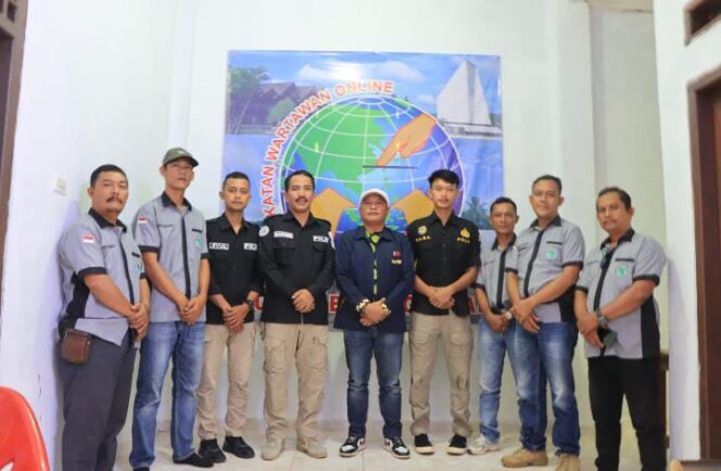 
Aipda Maramis Kasubsi penmas humas Polres Silaturahmi ke PD IWO Tubaba