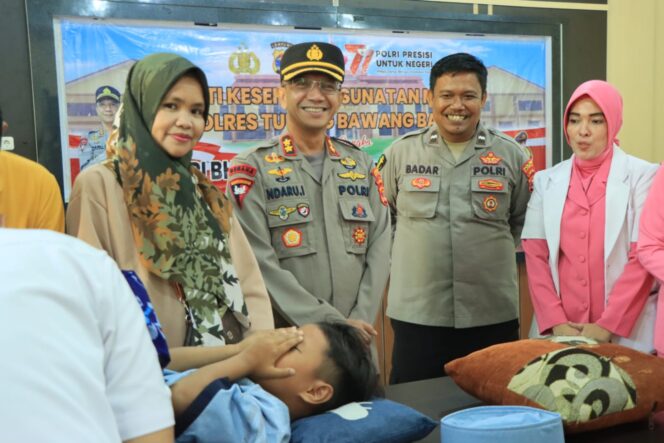 
Sambut HUT Bhayangkara ke-77, Polres Tubaba Gelar Sunatan Massal