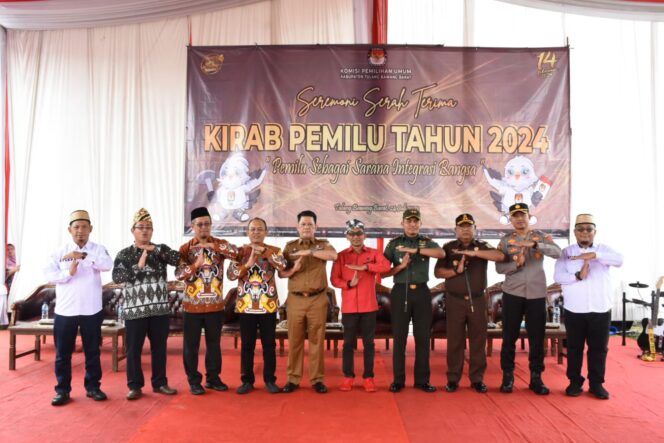 
Kirab Pemilu Tiba di Tubaba, Komitmen Bersama Sukseskan Pemilu 2024