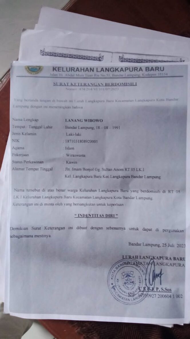 
Warga Langkapura, Bandar Lampung Menangis Minta Tolong Jokowi Agar Anaknya Bisa Bersekola