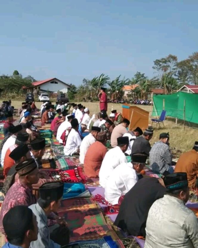 
Camat Andy Chahyadi dan Ribuan Masyarakat Sekincau Shalat untuk Palestina
