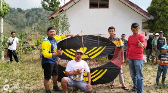 
Peserta Lomba Layang-layang di Pemangku Sidomakur Menunjukkan Semangat Tinggi dalam Mempertahankan Tradisi
