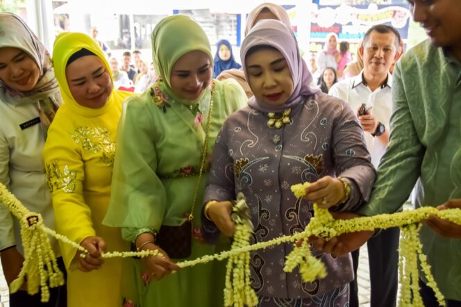
Penjabat Ketua TP-PKK Resmikan Klinik Kecantikan Puspita Tulang Bawang Barat