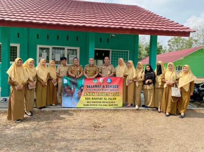 
Kepala Dinas Pendidikan Kabupaten Tulang Bawang Kunjungi SDS Bahari Al Islam untuk Memantau ANBK