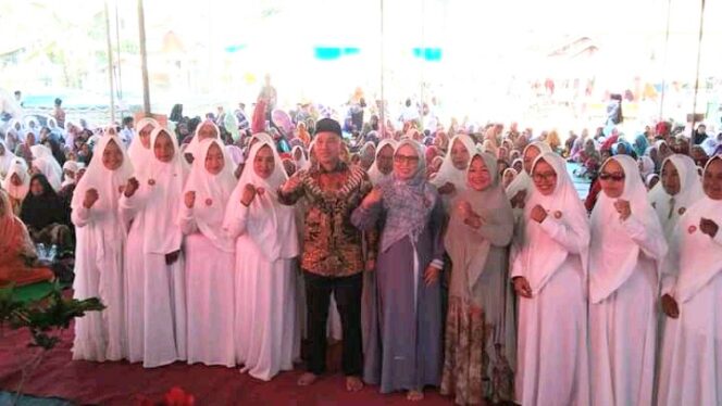 
Ribuan Jamaah Hadiri Pengajian dan Pengukuhan MTBM Kecamatan Pagar Dewa