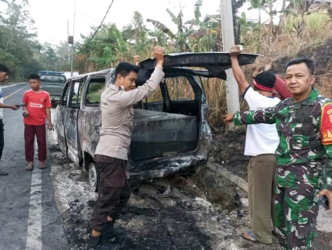 
Diduga Mobil Membawa BBM Ilegal Jenis Pertalite Jalan Lintas SumberJaya Bukit Kemuning Terbakar