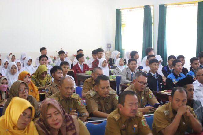 
PWI Kabupaten Lampung Barat Mengadakan Pelatihan Jurnalistik dan Kehumasan di SMAN 1 Liwa