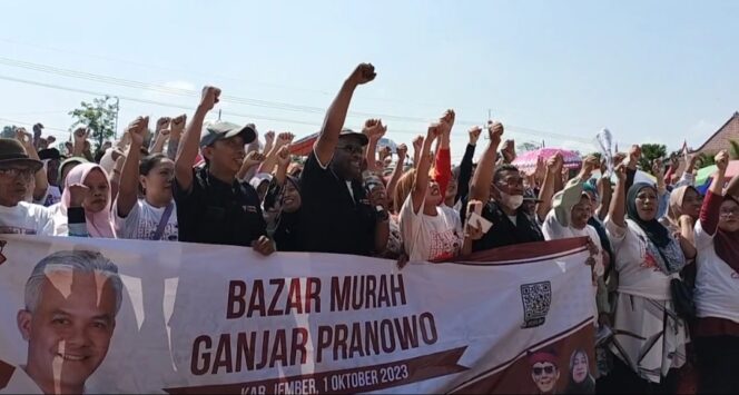 
Bazar Murah Relawan Sahabat Ganjar Pranowo di Jember disambut Gembira oleh Masyarakat