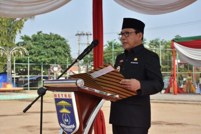 
UPACARA PERINGATAN SUMPAH PEMUDA KE 95, WAHDI BERI PENGHARGAAN KE 3 PEMUDA PELOPOR KOTA METRO