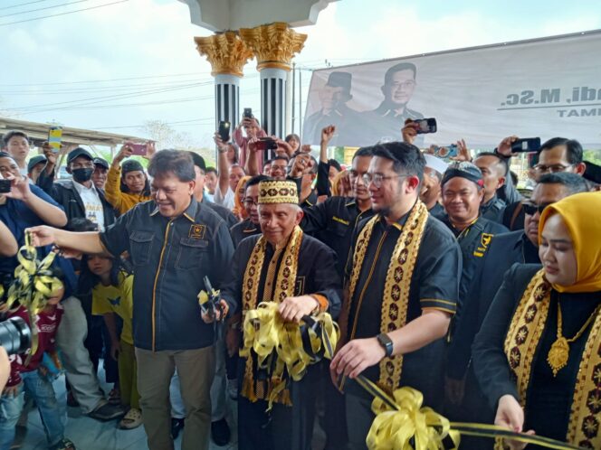 
Kantor Pertama Partai Umat Di resmikan Amin Rais