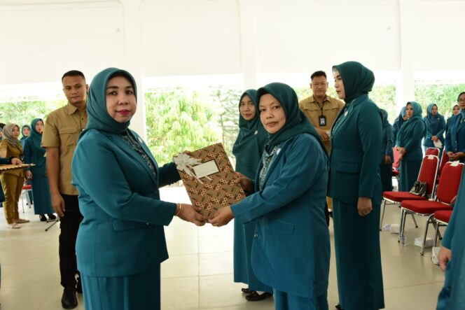 
Hanita Firsada Lantik Tiga Ketua TP PKK Tingkat Kecamatan