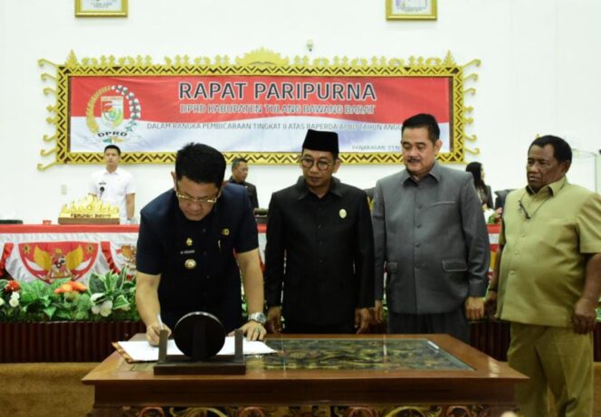 
Raperda 2024 Ditandatangani, Pj Bupati Firsada Apresiasi DPRD Tubaba