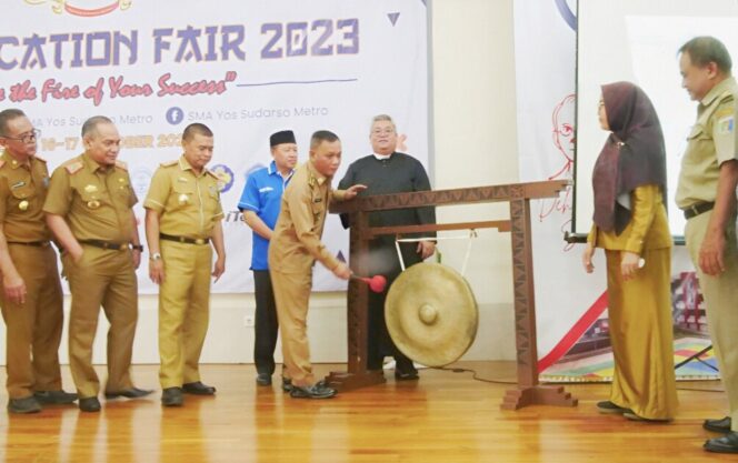 QOMARU  YOS EDUCATION FAIR, BUAT PERUBAHAN 360 DERAJAT SMA YOS SUDARSO METRO