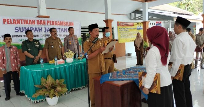 
Pelantikan dan Pengambilan sumpah jabatan Dua kaur desa Gambirono oleh kades Budiono