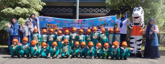 TK Al Ikhlas Melaksanakan Giat Jember Tamasya Edukasi Lalulintas di Dishub Jember