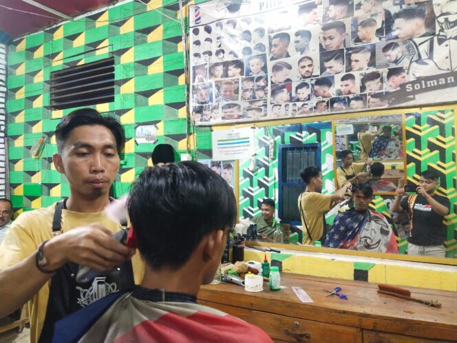 
Pangkas Rambut Solman Alfarisih, Bikin Rambutmu Makin Keren dan Serasa Dimanjakan