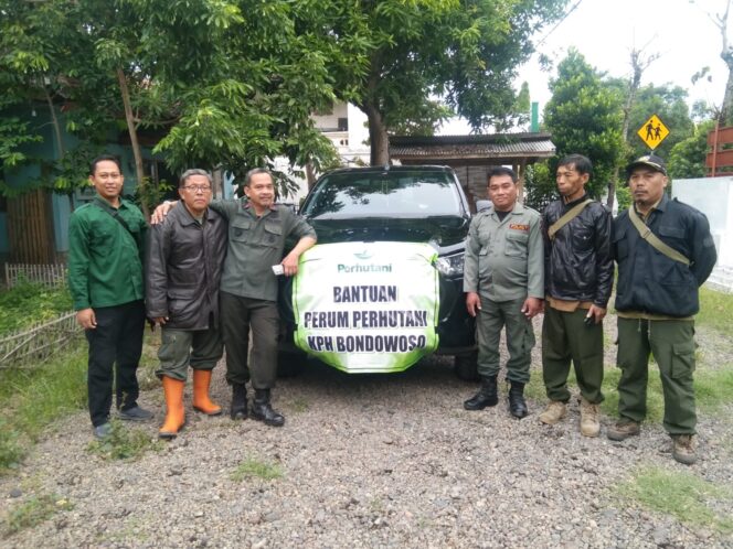 
Perum Perhutani KPH Bondowoso Melaksanakan Giat Bakti Sosial