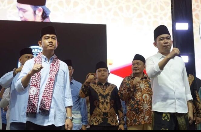
Mas Gibran Calon Wakil Presiden No urut 2 Hadir dalam Rangka Apel Sholawat Kebangsaan Bersama Laskar Sholawat Nusantara di Jember