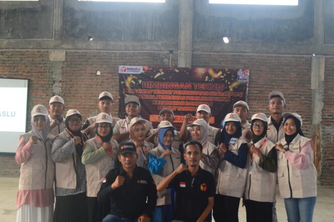 
Panwascam Rambipuji Mengadakan Bimtek 261 PTPS di Gedung Aula Serbaguna