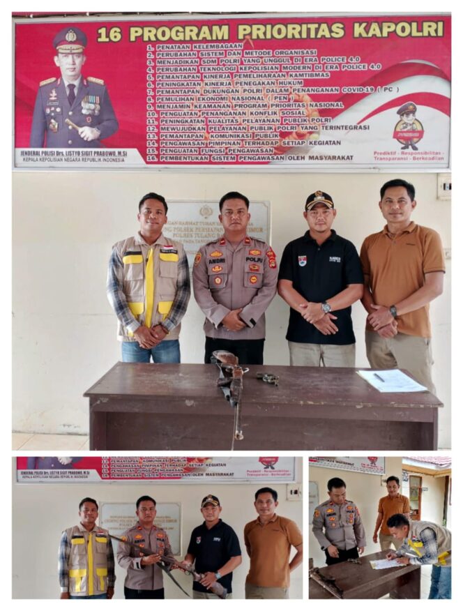 
Polsek Mesuji Timur Menerima Penyerahan 3 Pucuk Senpira Dan 2 Amunisi Aktif Caliber 3,56mm Dari Masyarakat Secara Sukarela