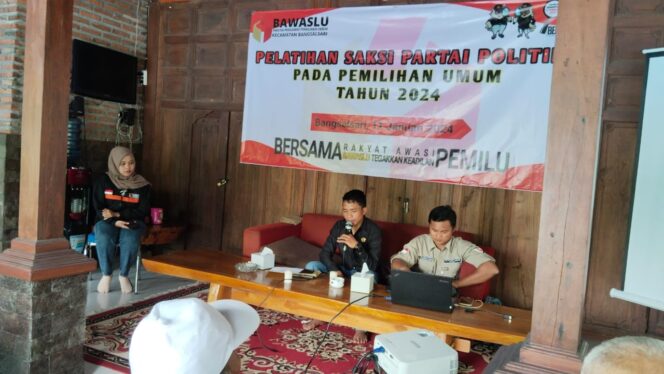 
Panwascam Bangsalsari Laksanakan Pelatihan Saksi Parpol Peserta Pemilu