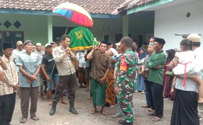 Perangkat Desa Wringin Agung Diduga Kesetrum Aliran Listrik Saat Di TPS