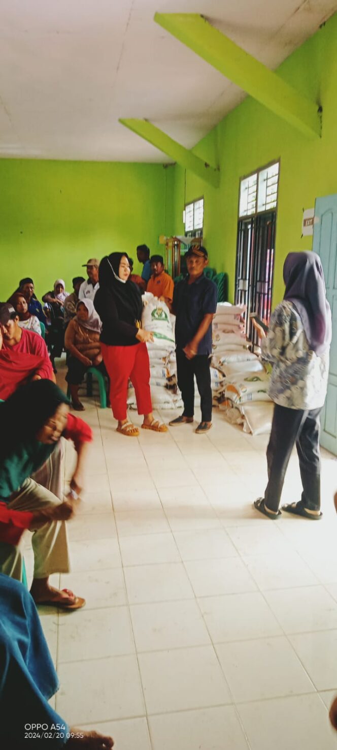 
Kampung Penawar Jaya Laksanakan Pembagian Beras Bansos