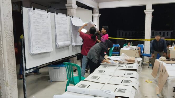 
Sempat Hambat penghitungan C Pleno Beberapa TPS di Tisnogambar karena salah tulis dan salah input