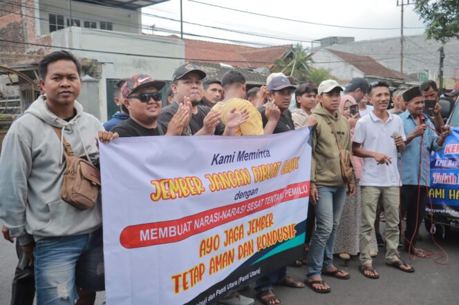 Aliansi Masyarakat Pemuda Rambipuji dan Panti Utara Geruduk Kantor KPU dan Bawaslu Kabupaten Jember