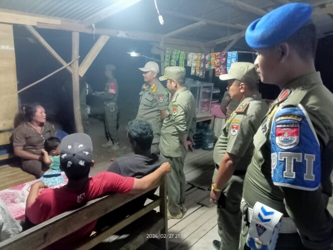 
SATPOL – PP Tindak lanjuti pemberitaan awak media terkait warung remang-remang yang berada di desa sinarlaga