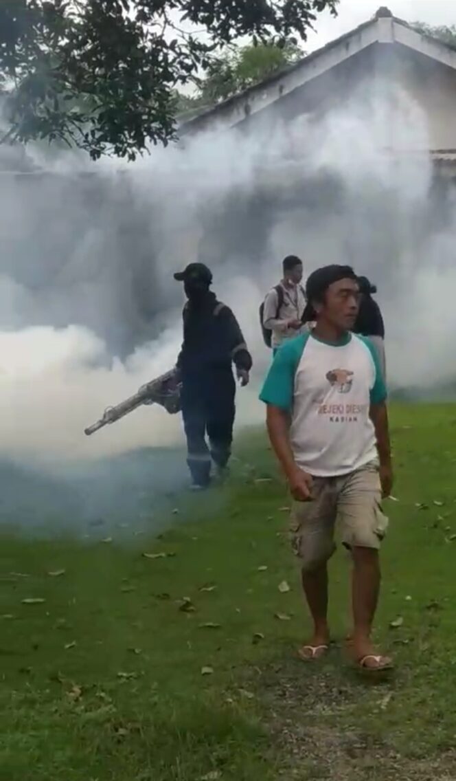 
Puskesmas Bangsalsari Melakukan Fogging di Dusun Sira’an Desa Petung