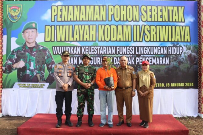 Penanaman Pohon Serentak Di Lakukan Pemkot Metro Dan Kodim 04/11 / KM