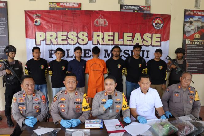 
Pelaku Pembunuhan Sadis Seorang Guru Di SDN 08 Tanjung Raya Mesuji Berhasil Di Tangkap Oleh Jajaran Polres Mesuji Kurang Dari 3 Jam