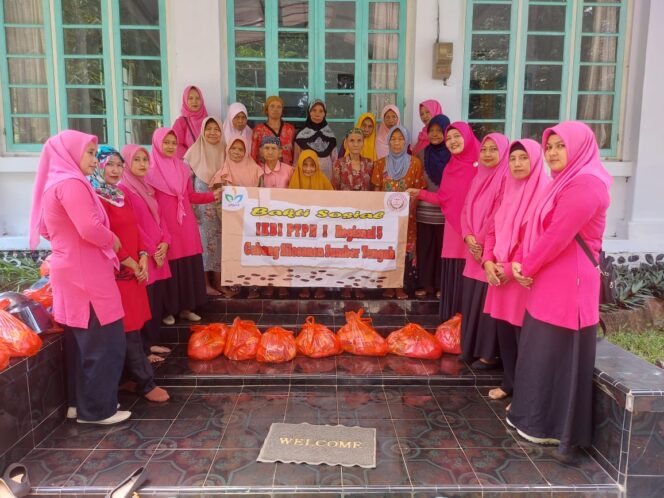 
Berbagi itu indah,IKBI Kebun Gumitir, Sumber tengah dan Silosanen Lakukan Baksos
