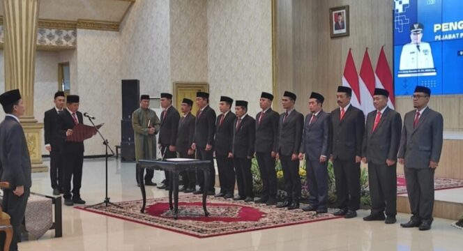 
11Camat di kabupaten Jember dilantik Menjadi PPAT Sementara Oleh Kepala Kantor Pertanahan kabupaten Jember
