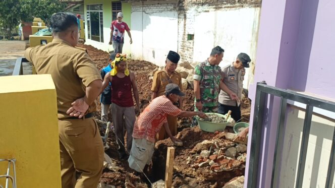
Gunakan Dana Desa, Pekon Rejosari Rehab Kantor Pekon
