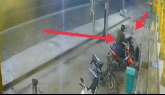 
Pencurian Sepeda Motor dihalaman Mesjid Al Hibrohimiyah Jember Terekam CCTV