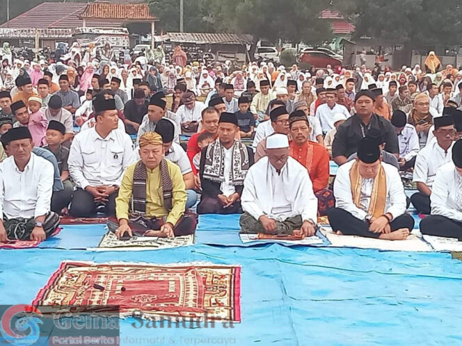 Bupati Dan Wakil Bupati Lamtim Sholat Idul Adha di Lapangan Merdeka Batanghari
